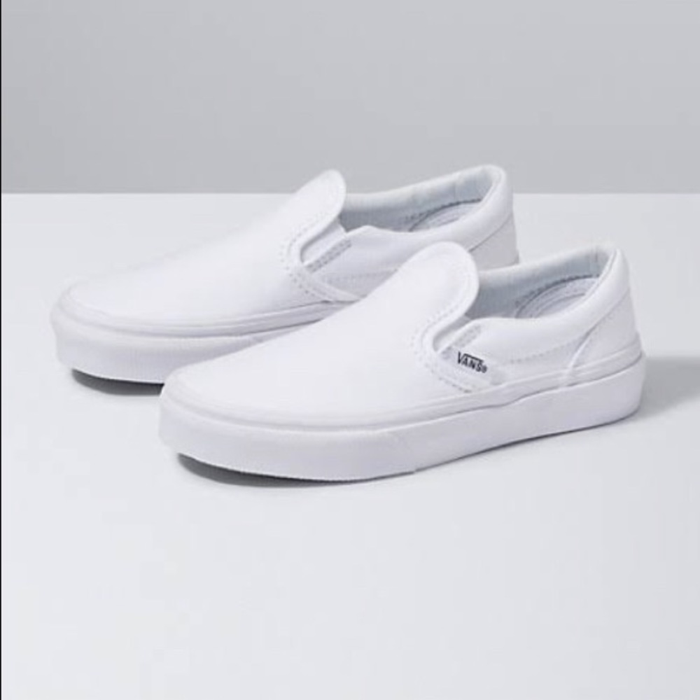 White Vans size 7. Almost new worn only a few times.